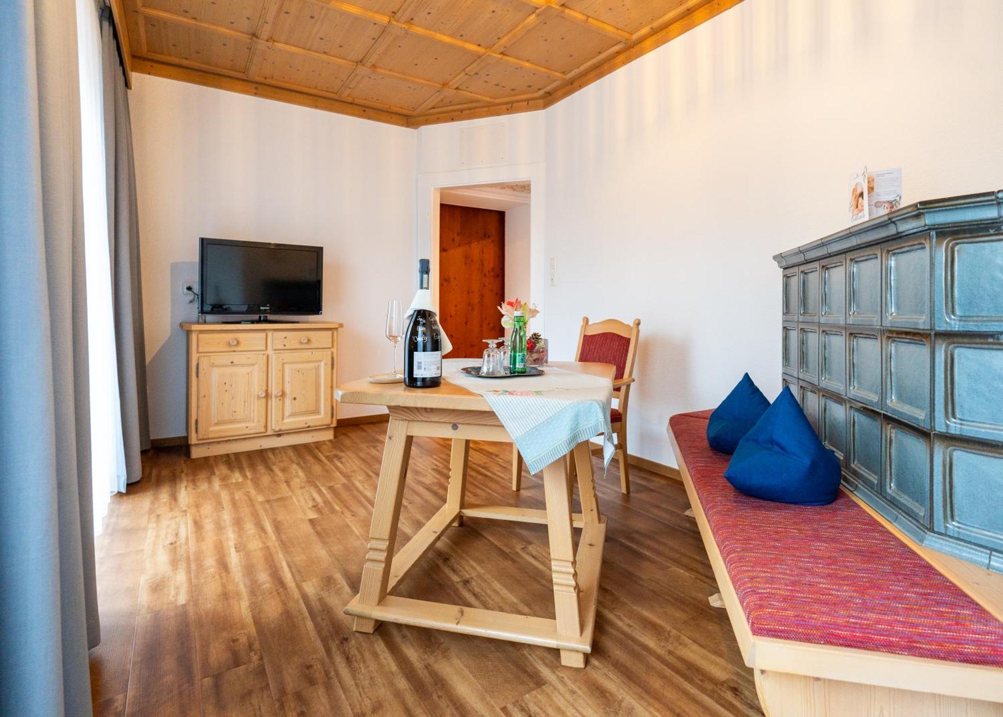 Hotel Krone Tirol Ройте Экстерьер фото